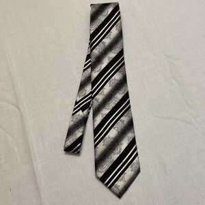 Krimson By Kwame Mens Black & Gray 100% Silk Hand Made Luxury Mens Tie -EUC